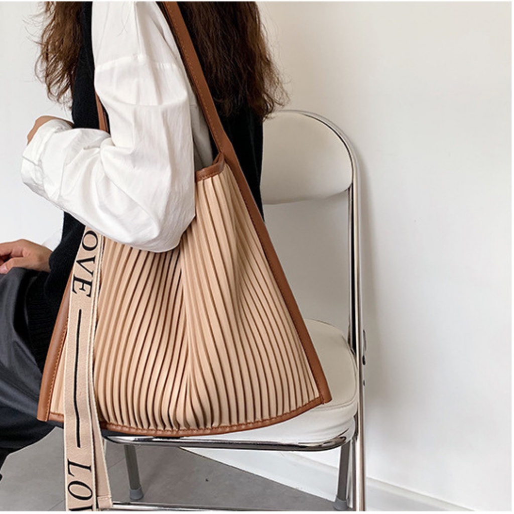 Túi Xách Nữ Lớn Hàn Quốc Túi Đeo Vai Xếp Ly Kèm Dây Đai Trang Trí - La002