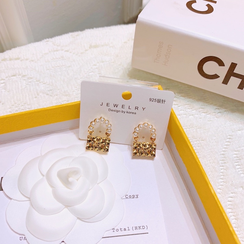 Bông tai mẫu mới dành cho nữ phong cách sang trọng
