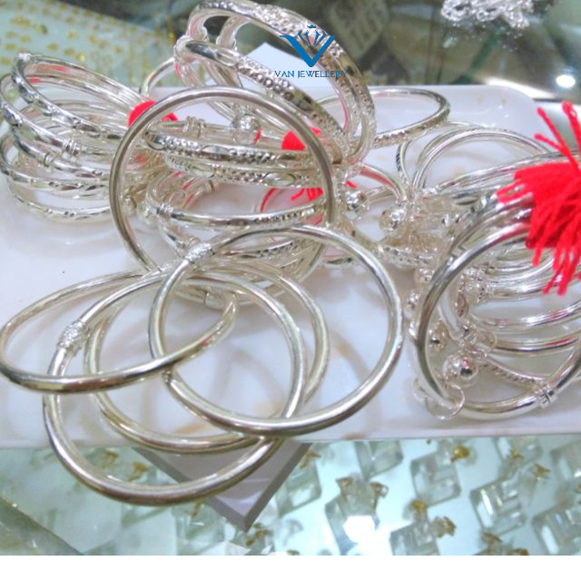 Vòng trơn, vòng phay, vòng chuông bạc ta cho bé