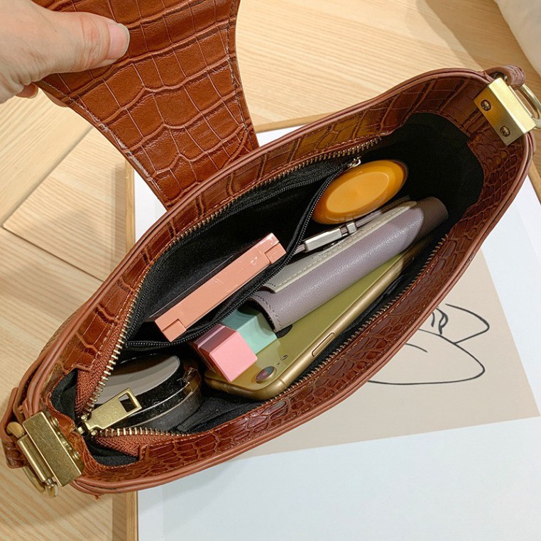 Túi kẹp nách Ngọc Trinh vân da cá sấu cao cấp siêu hot mẫu mới nhất KN01 túi xách đeo vai Chip Xinh Bag | BigBuy360 - bigbuy360.vn