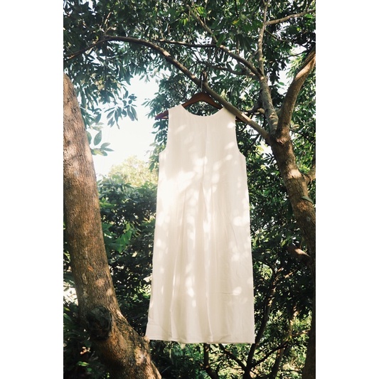 Đầm ba lỗ dáng dài  linen sợi tre Nhật màu trắng vintage dễ thương chất dày đẹp thiết kế cao cấp CALM
