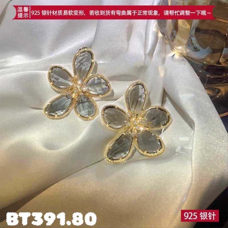 Bông tai hoa phong cách sang trọng