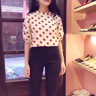 Áo tay bồng chấm bi