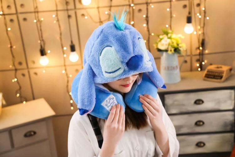 Hoạt Hình Gối Kê Cổ Chữ U Có Mũ Trùm Đầu Hình Stitch Pooh 0.4 Kg