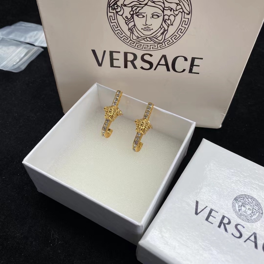 Bông Tai Versace Hình Chữ J Đính Kim Cương Giả Sang Trọng