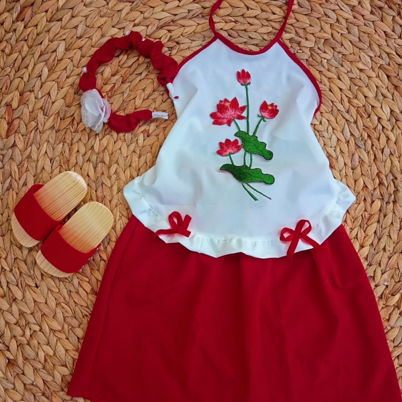 Yếm Lụa Hoa Sen Chân Váy Xanh Cho Bé Gái