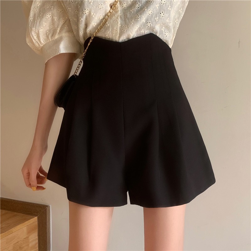 Quần đùi chữ A ống rộng eo cao thiết kế giản dị dành cho bạn nữ | BigBuy360 - bigbuy360.vn