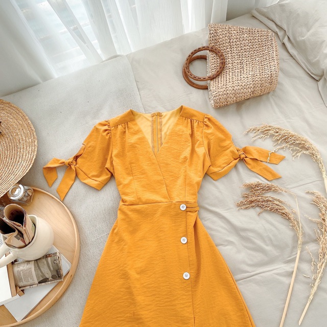 ĐẦM VÀNG TAY NƠ