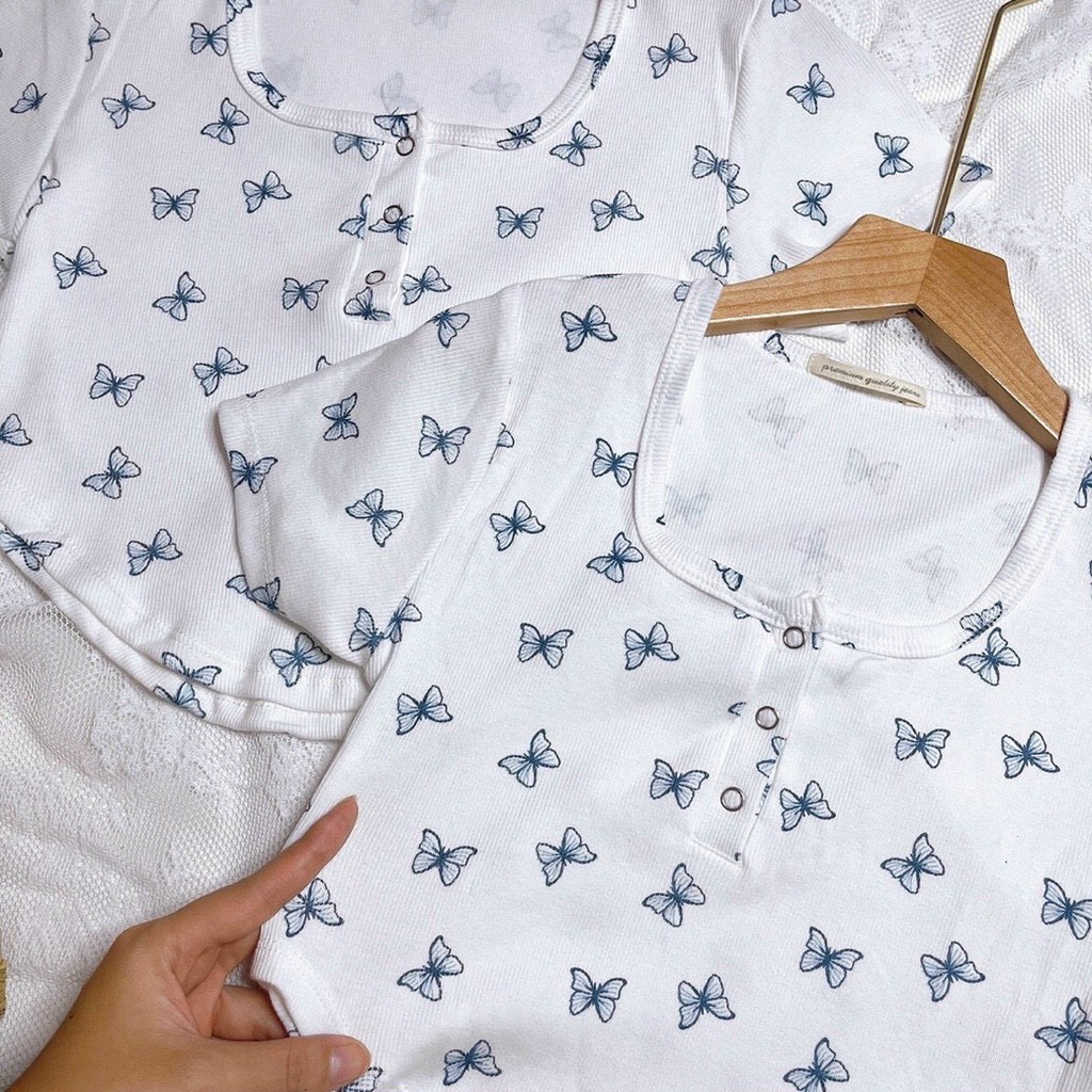 Áo Croptop vạt bầu - Áo Croptop Nữ Sexy kiểu hình bướm đuôi tôm, nút bấm với màu trắng tinh khôi | BigBuy360 - bigbuy360.vn