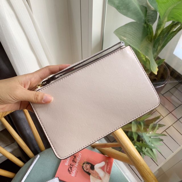 👑👑VÍ GUESS  HÀNG CHUẨN XỊN👑👑
 ❗️Không chuẩn không lấy xiền ạ, cầm tay rất thanh thoát, nhẹ nhàng