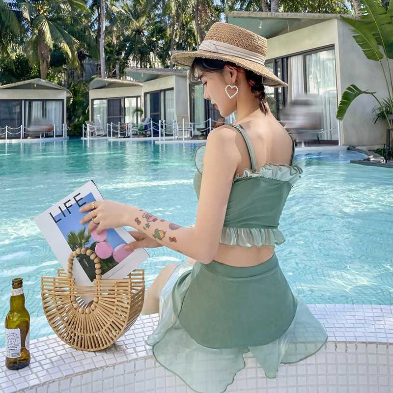 Set đồ bơi hai mảnh phong cách Hàn Quốc dành cho nữ