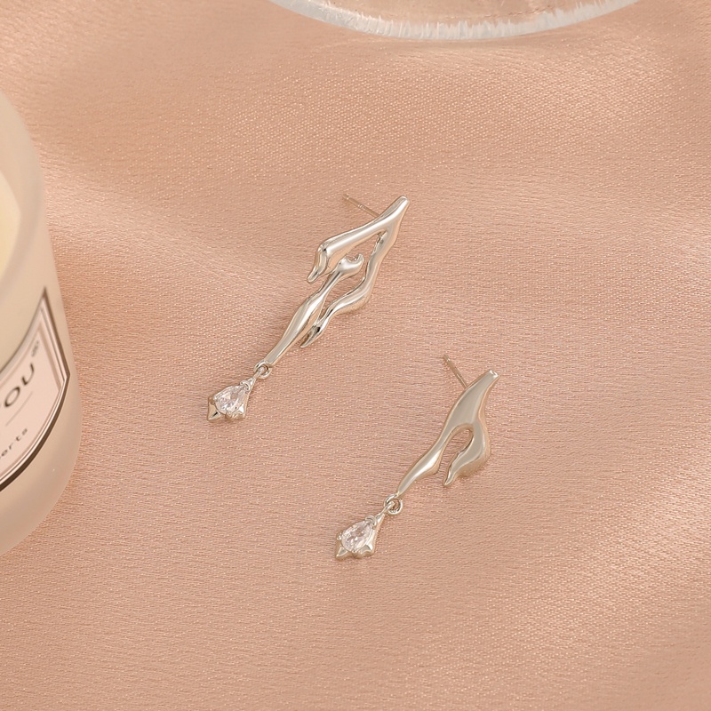 Thời trang INS Bông tai bất đối xứng của Nữ Zircon Lava Hình dạng giọt nước Màu bạc