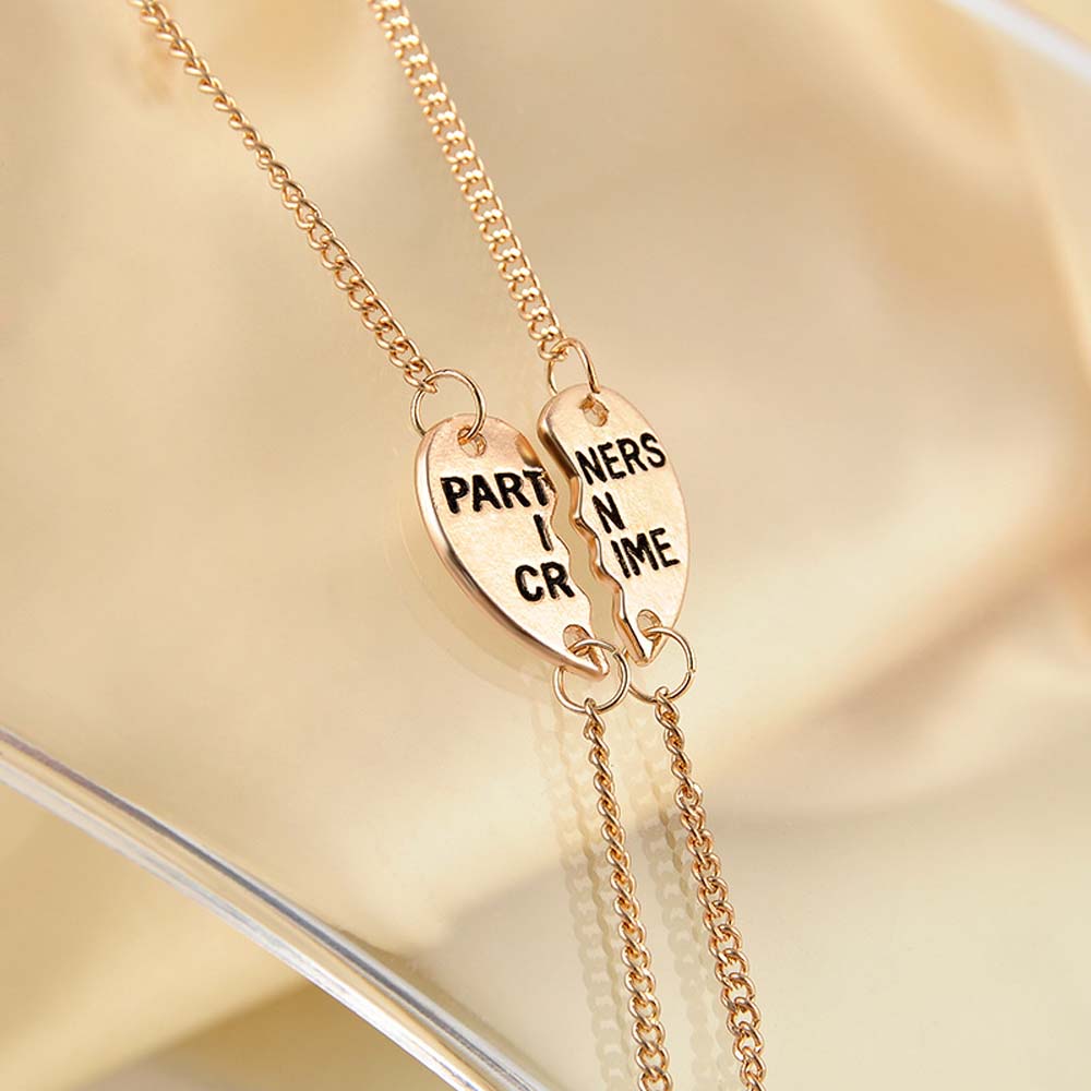 Vòng Đeo Tay Mặt Trái Tim Khắc Chữ Cho Đôi Bạn Thân