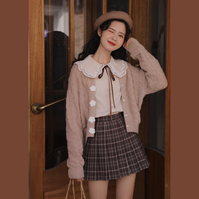 Set áo khoác cardigan dệt kim dáng rộng + áo sơ mi cổ búp bê + chân váy xếp ly + áo 5 ngày