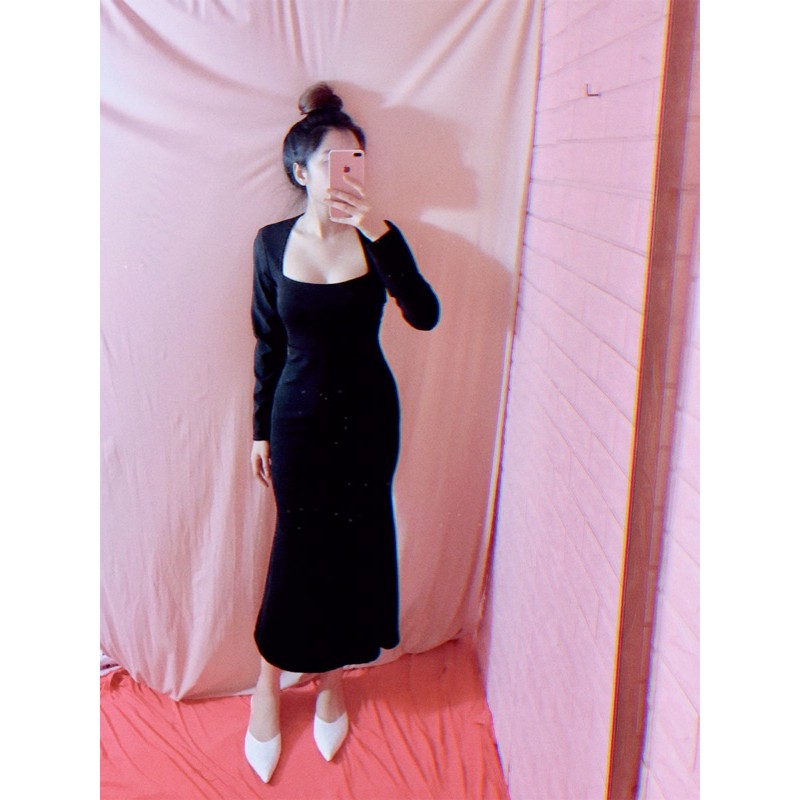 Váy body loe nhẹ cổ vuông