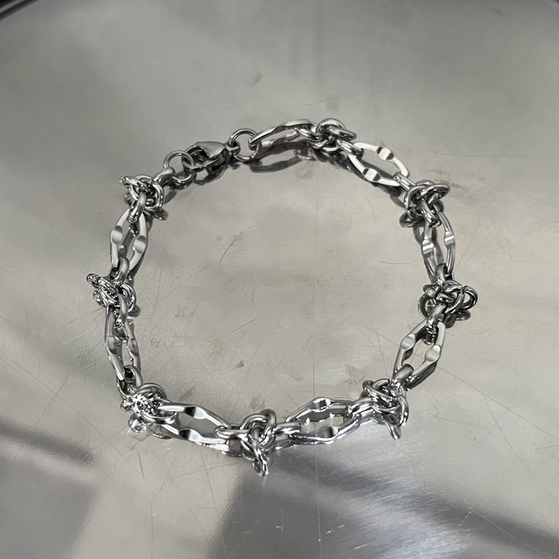 Vòng tay xích dạng gai kiểu dáng unisex cá tính khoá càng cua thép titan không gỉ