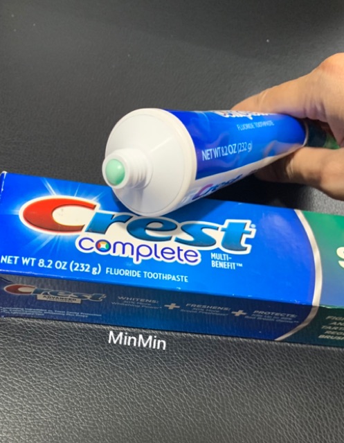 Kem đánh răng làm trắng thơm miệng Crest Complete Extra Whitening Scope 232g