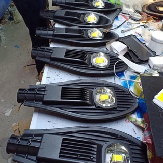 ĐÈN ĐƯỜNG HÌNH CHIẾC LÁ CÔNG SUẤT 30W, 50W, 100W, 150W,200W,250W