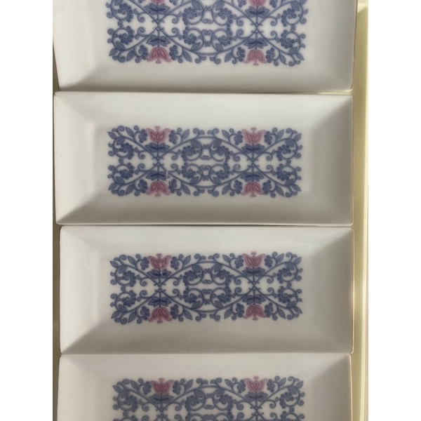 Đĩa hàng không hình chữ nhật