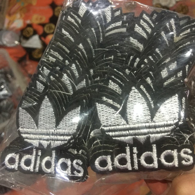 Sticker thêu