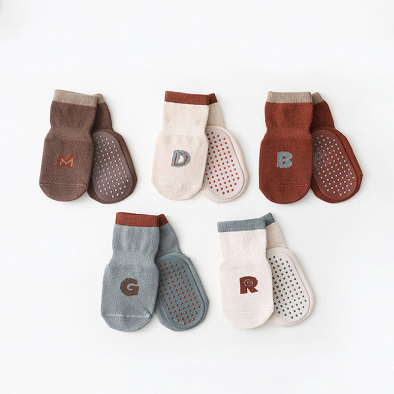 Đôi vớ cotton mềm chống trượt xinh xắn cho bé yêu