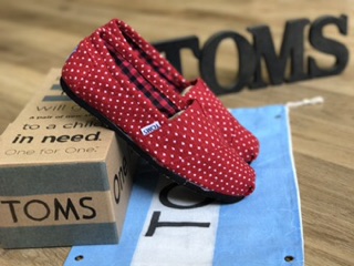 Giày Toms Chấm Bi Đỏ