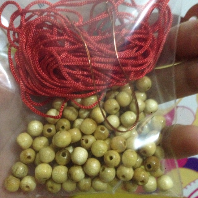 Combo 100 hạt dâu + 5m dây + kim xâu