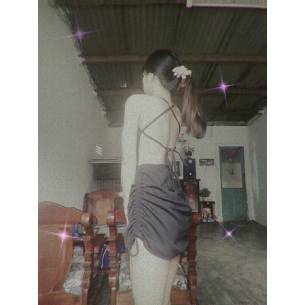 Đầm body nữ hai dây đan chéo ở lưng có kèm mút ngực, rút dây hai bên hông chất umi mềm mịn, co dãn thoải mái khi mặc