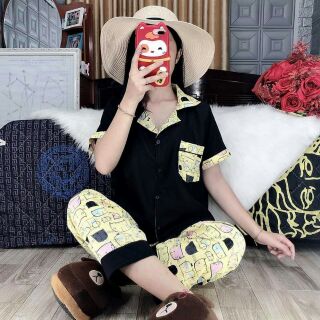 Quần áo lộn xộn