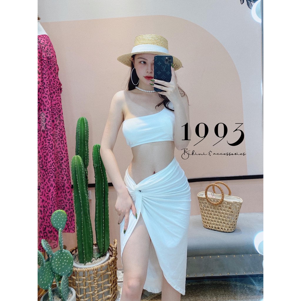 Set bikini kèm váy hot 2021 Ngọc Trinh đi biển, xoắn hông (kèm hình thật) | BigBuy360 - bigbuy360.vn