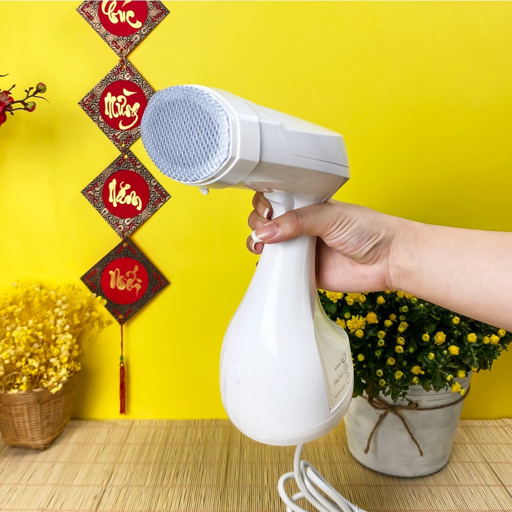 Bàn là hơi nước cầm tay mini Lock&amp;Lock - Màu trắng ENI222WHT