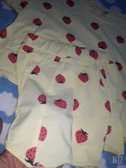 8_20kg ( có số đo áo) Bộ dâu tây bé gái HÀNG QUẢNG CHÂU_CHUẨN SHOP_ KHĂN RẰN SHOP