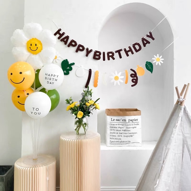 Dây treo hoa cúc như ảnh kèm chữ xốp nâu happy birthday phong cách INs mẫu mới năm 2022