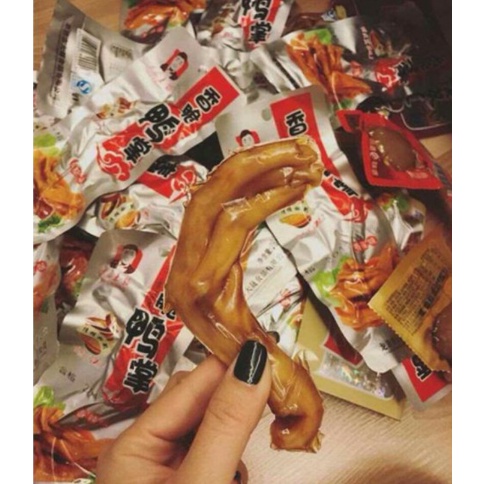 Chân gà,Chân vịt cay YI JIAXIN  32g | BigBuy360 - bigbuy360.vn