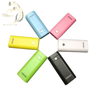 Box sạc dự phòng 2 pin có đèn pin màu ngẫu nhiên