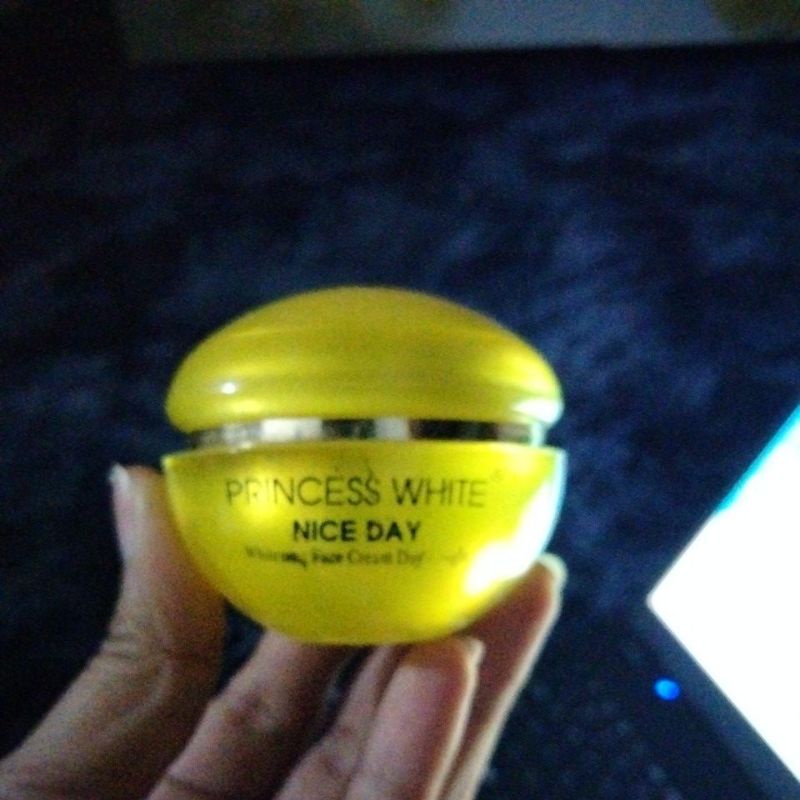 kem lam trang da Nice Day