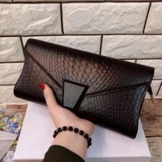 Clutch nắp gỗ sang chảnh
