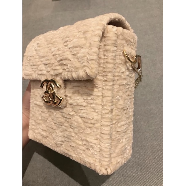Gift vip chanel vải tweed cứng trắng