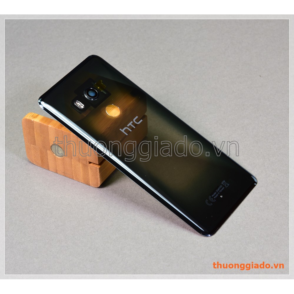 Thay kính lưng HTC U11+, HTC U11 Plus