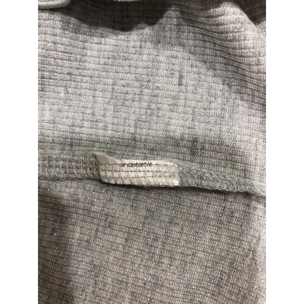 Áo thun len GU ánh kim tay lỡ