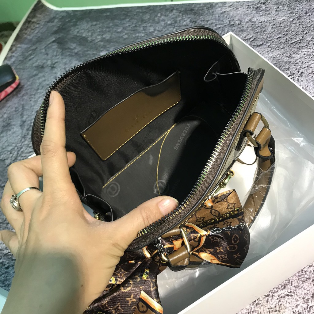 Túi xách nữ hến cao cấp đeo chéo thời trang công sở đẹp<Full box tặng kèm khăn>