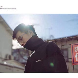 Áo sweater cổ lọ
