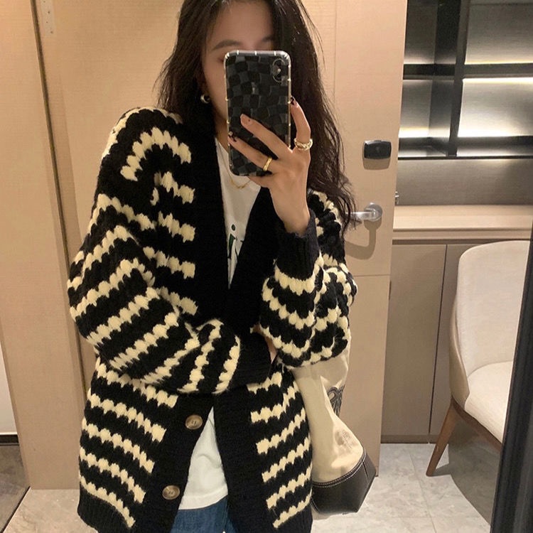 Áo khoác len cardigan họa tiết sọc trắng đen phong cách Hàn Quốc thời trang cho nữ