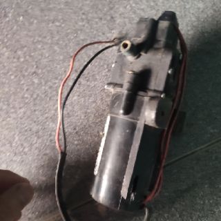 Máy bơm nước áp lực cũ