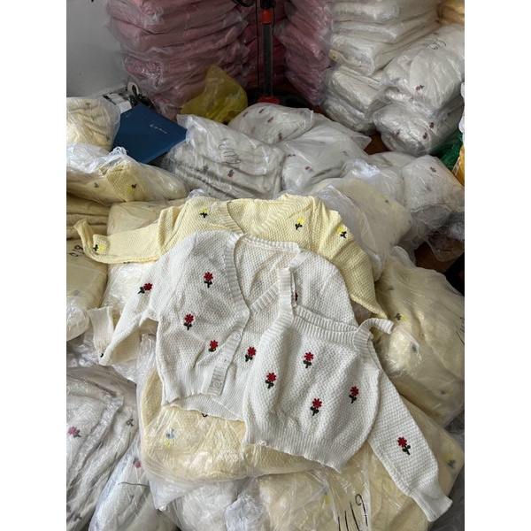 Sét Áo Len 2 Dây Kèm Áo Khoác Cadigan Hoa Nổi, Sét Áo Hoa Nổi- Sét Áo Len Cadigan Hàng Quảng Châu Cao Cấp Kèm Ảnh Thật