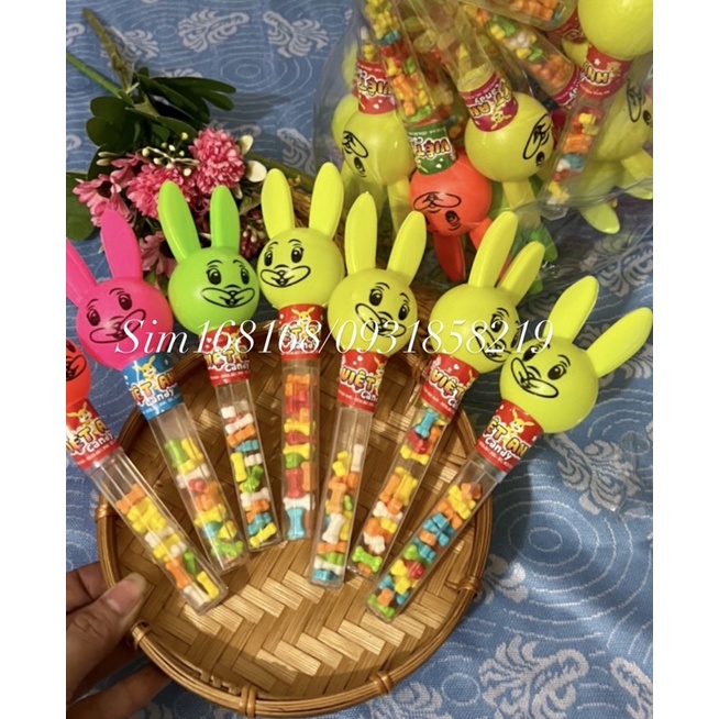 kẹo xương tuổi thơ kèm đồ chơi hình thỏ