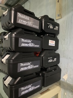 Pin makita 14,4 đóng với xạc adapter
