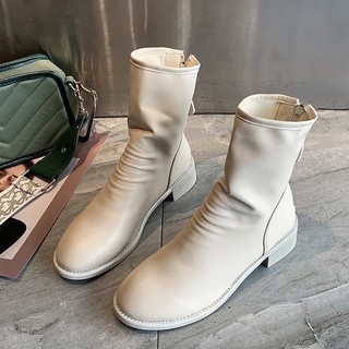 Boot nhăn da mềm khoá viền đinh đế thấp 2cm