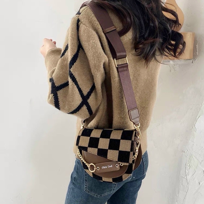 Túi đeo chéo nữ cá tính hoạ tiết siêu đẹp