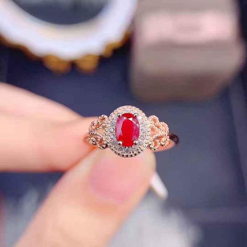Nhẫn Đính Hôn Đính Đá Zircon Đỏ Hình Oval Sang Trọng